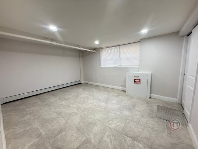 Photo - 1952 Ellis Ave