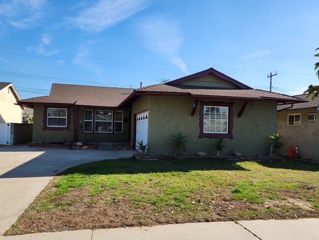 Newly painted - 13522 Castana Ave House