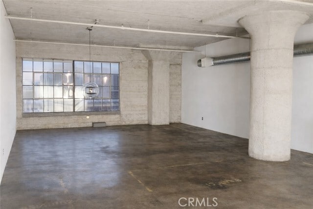 Photo - 1855 Industrial St