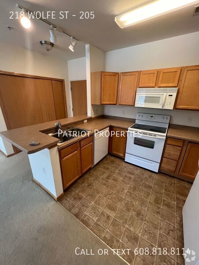 Building Photo - 1 BEDROOM/ 1 BATH APARTMENT IN OREGON, WI Unit 205