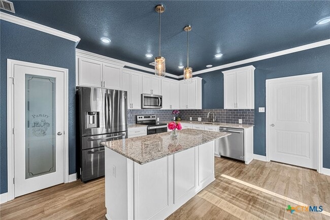 Photo - 1526 Black Kettle Trl