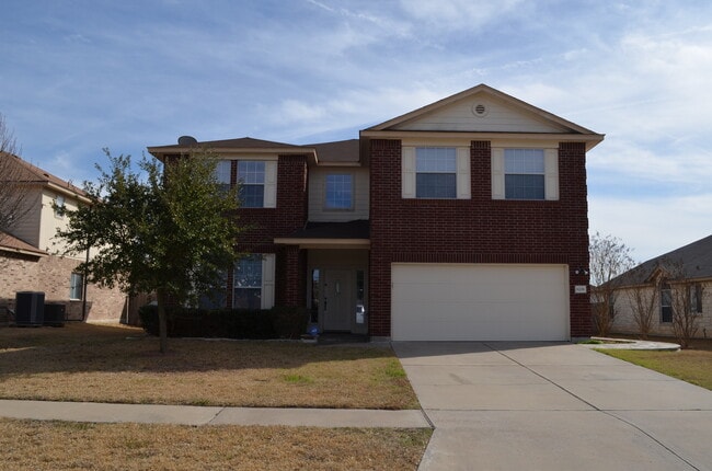 Building Photo - HUGE 5 BEDROOM HOME IN SAVANNAH HEIGHTS!