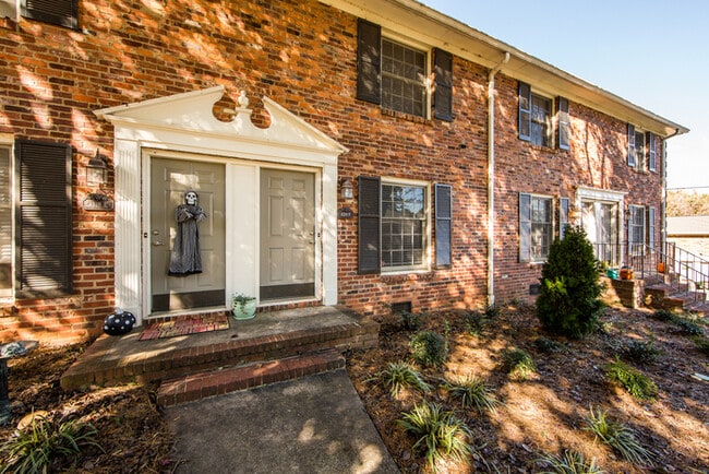 Photo - Charming 2BD/1BA Townhouse at Cotswold!