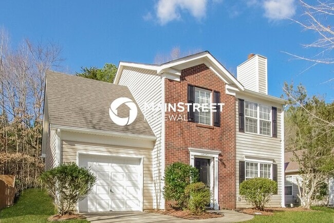Photo - 3 Bedroom Pet-Friendly Home in Charlotte, NC with Main Street Renewal