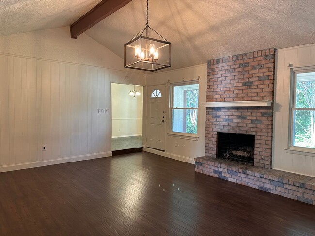 Photo - 3 Bedroom 2 Bath 2 Car Garage in Arlington...
