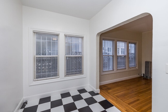 Photo - 421 Van Dyke