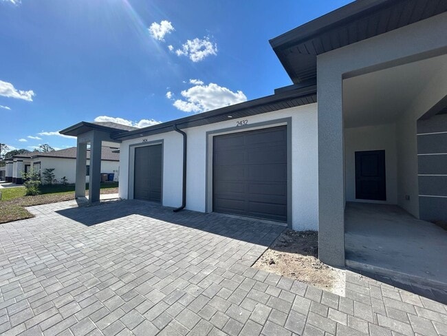 Building Photo - 2434 Quentin Ave S