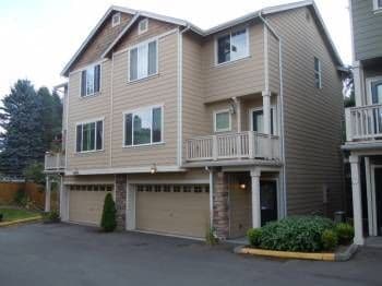 Building Photo - Nice Modern Townhouse Available Now!!