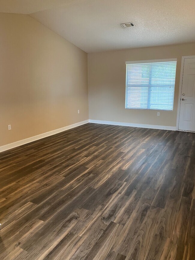 Photo - 32 Skystone Ct