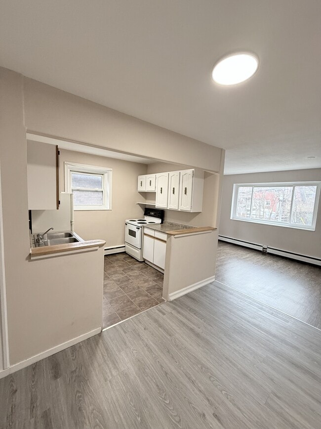 Photo - 1590 Ouellette Ave Unit 202