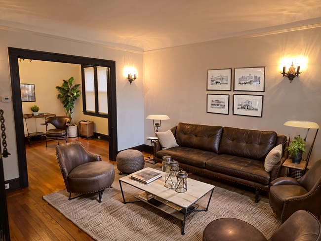 843 Beaconsfield Ave Unit 843 1N
