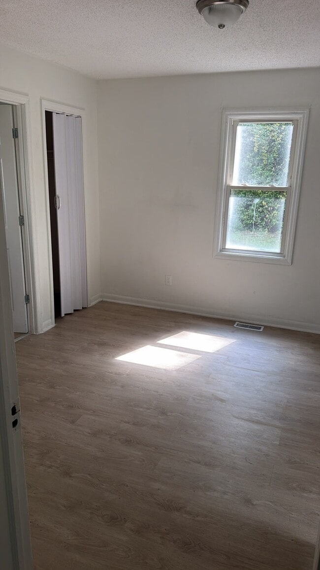 Photo - 302 Lakeview Heights