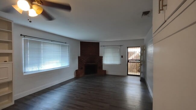 Photo - 4600 Brand Way