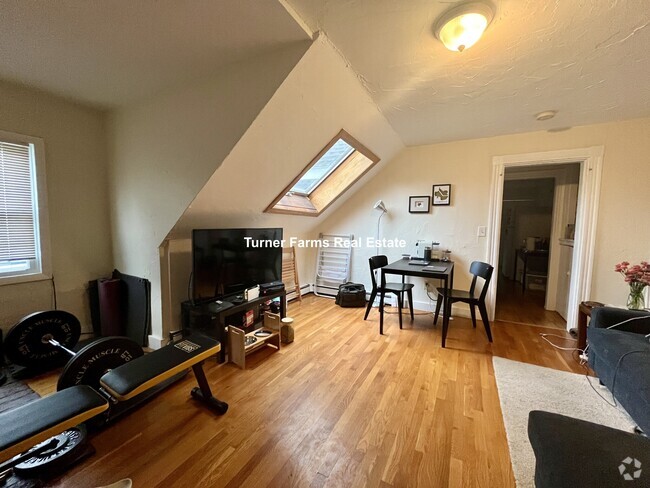 Building Photo - 187 Beacon St Unit 3 Rental