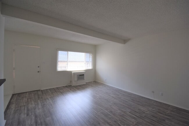 Photo - 2429 Cheremoya Ave Unit 06