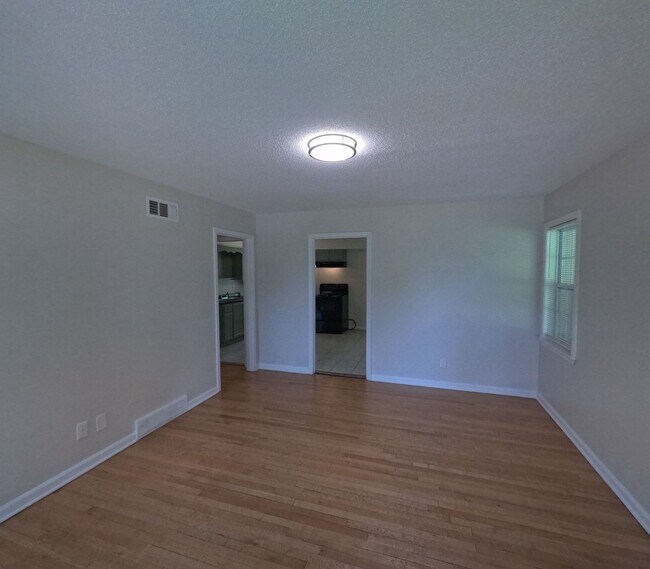 3487 Overton Crossing St