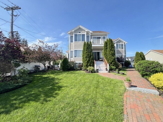 Building Photo - 141 Grovers Ave Rental