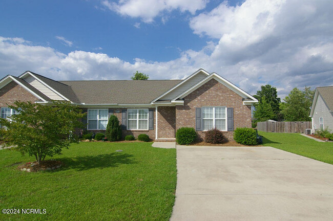 Photo - 2560 Saddleback Dr Townhome