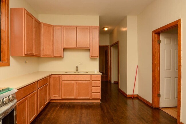 2825 N Milwaukee Ave Unit 2