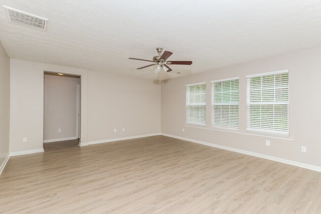 Photo - 5716 Sable Way