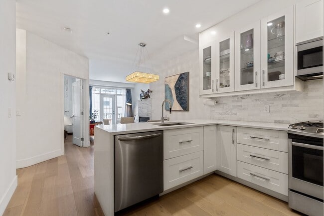 Photo - 923 15 Ave SW Unit 407