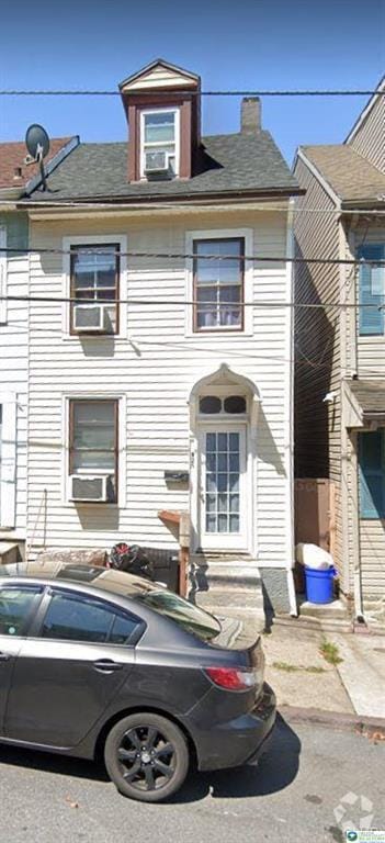 Building Photo - 125 S 9th St Rental