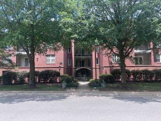 3 Bedroom Condo in Desireable Dilworth! - 3 Bedroom Condo in Desireable Dilworth!