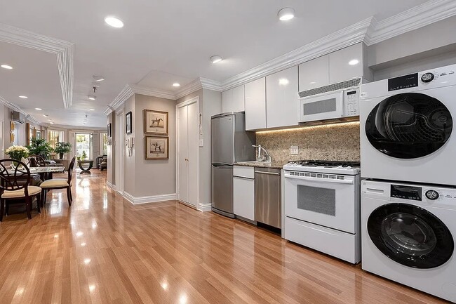 Photo - 163 E 71st St Unit 1C