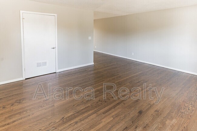 Photo - 3101 Erskine Dr