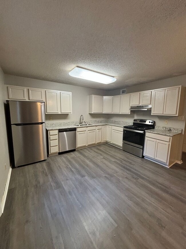 Photo - 3320 N Detroit Ave Unit 3320-2