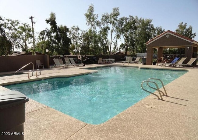 Photo - 1905 E University Dr