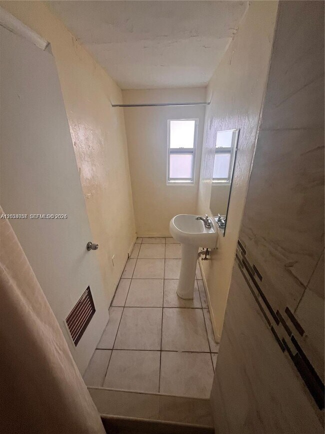 Photo - 13215 NW 19th Ave Unidad 1