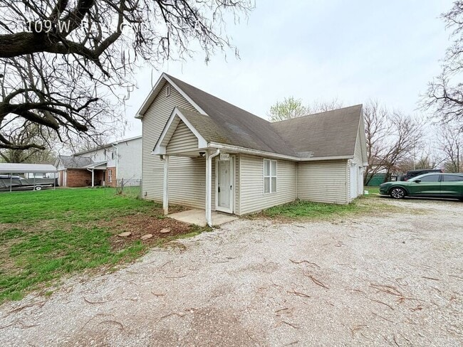 Building Photo - 5109 W Raymond St