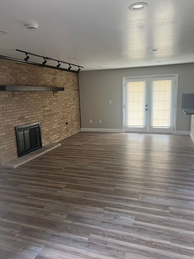 Photo - fully renovated 3 bedroom