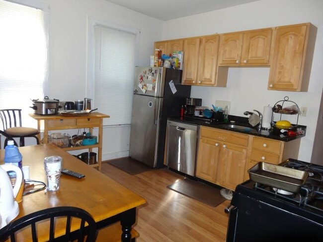 Building Photo - 528 Cambridge St Rental