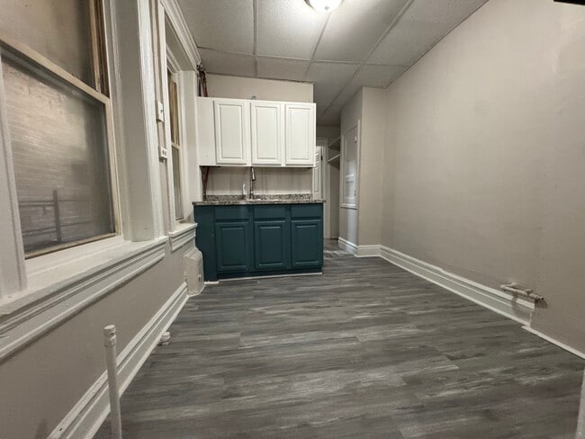 100 Romaine 2 - 98 Romaine Ave Apartments Unit 2