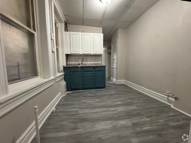 Building Photo - 98 Romaine Ave Unit 2 Rental