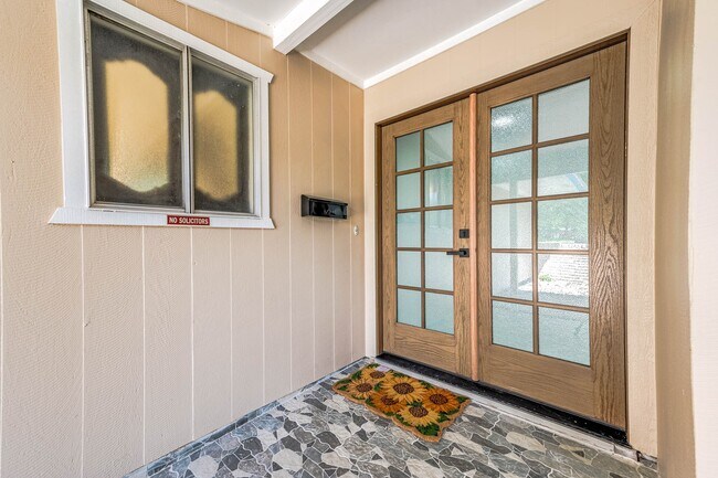 Photo - 1616 Redway Ln