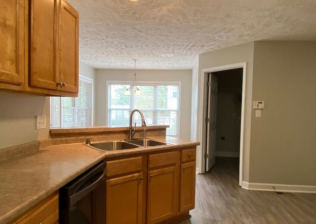 Photo - NEW LISTING!!!!