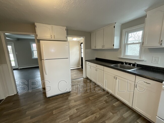 Photo - 422 N High St