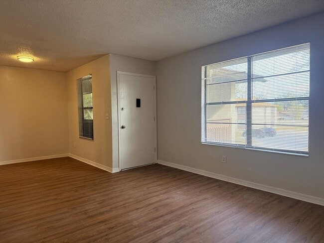 Photo - 460 Crabapple Ct