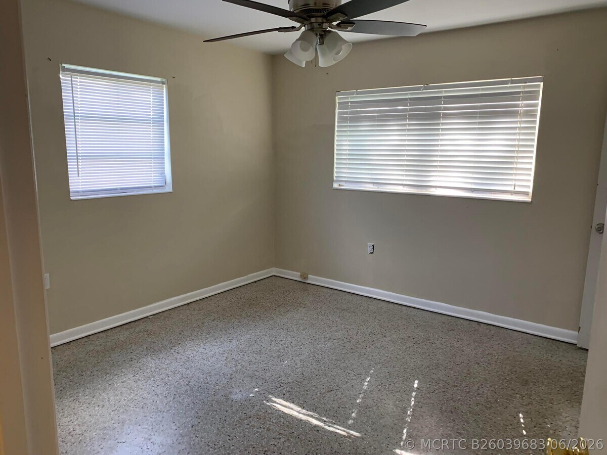 Photo - 363 Hosbine St