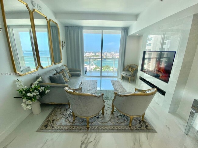 Photo - 253 NE 2nd St Unidad 2703