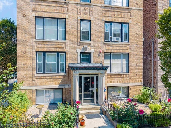 Building Photo - 18 Oak St Unit 1