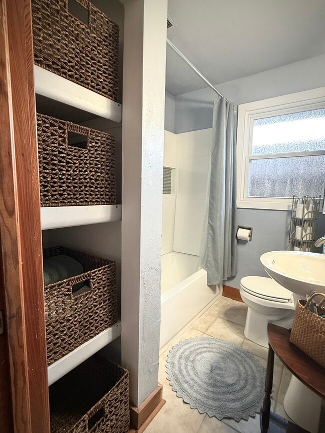 Bedroom 2 Hallway bath (staged) - 3311 River Rd