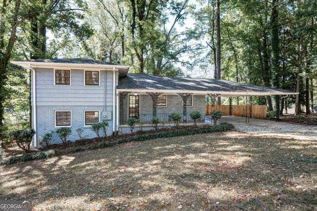 Building Photo - 3823 Kingswood Dr