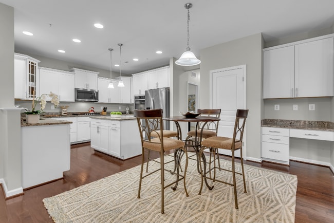 Photo - 7592 Holly Ridge Dr