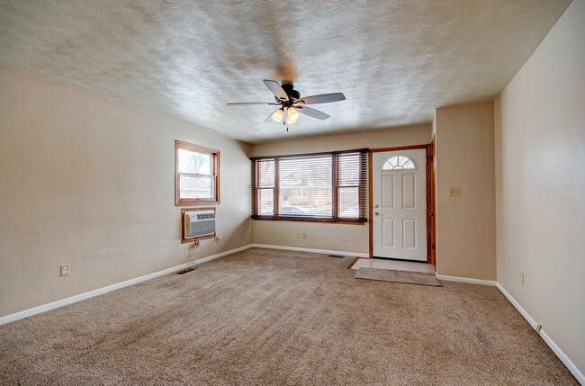 Photo - 323 S Hebbard St