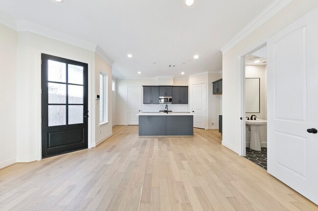 Photo - 946 Judiway St