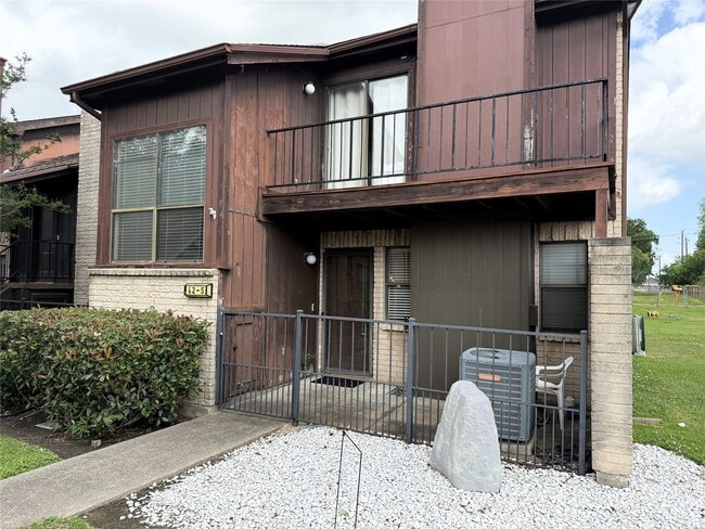 Building Photo - 62 Evanston St Unit 2/5